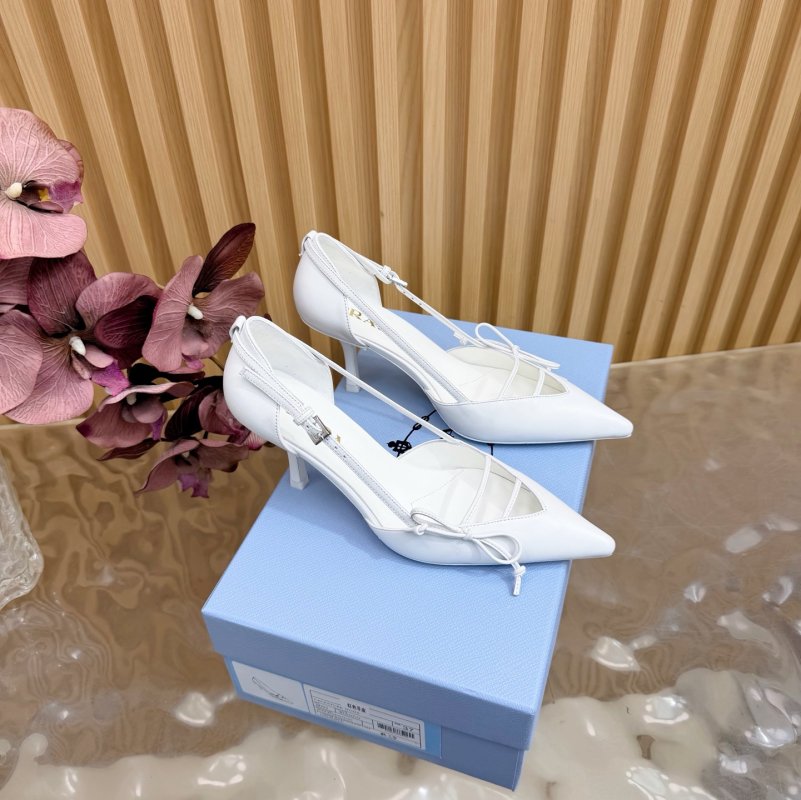 Туфлі на високому підборах з гострим носком