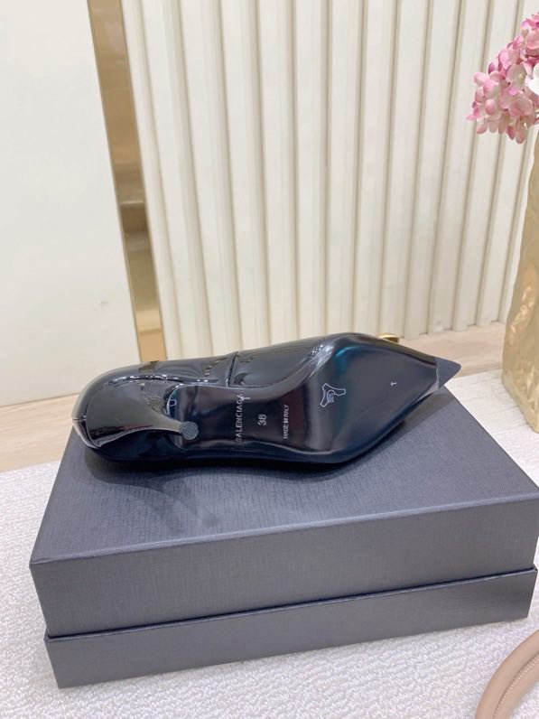 Туфли на высоком каблуке с острым носком фото 2