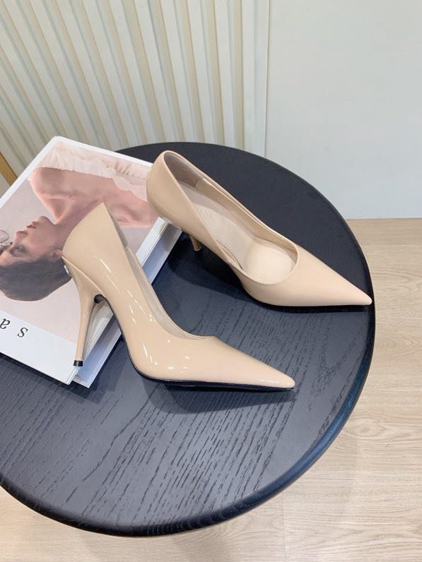 Туфли на высоком каблуке с острым носком фото 3