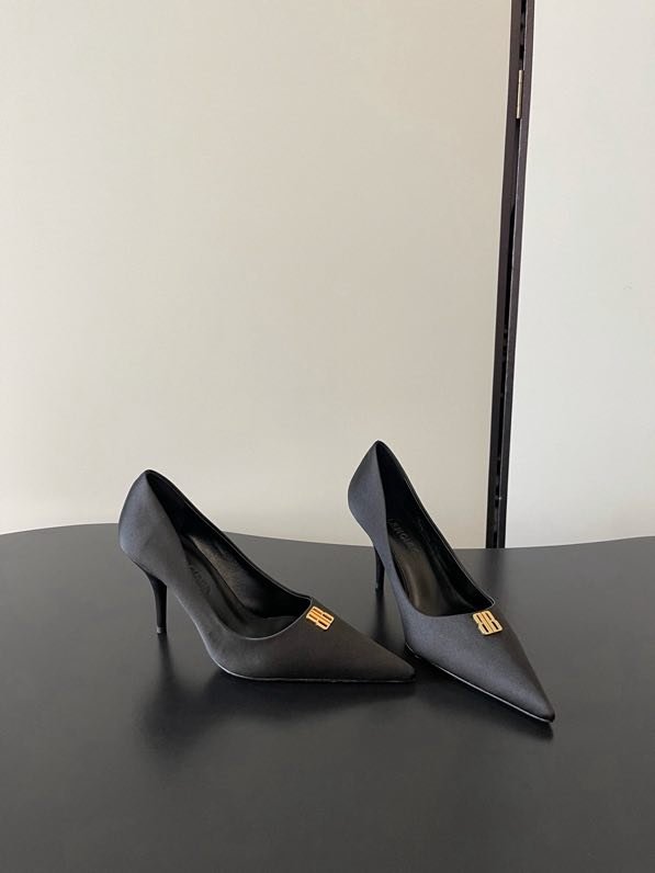 Туфли на высоком каблуке с острым носком фото 3