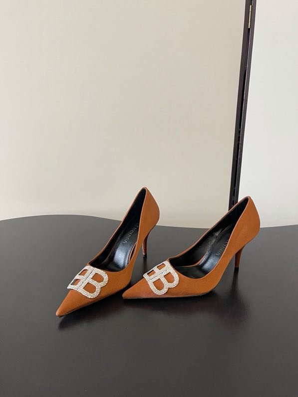 Туфли на высоком каблуке с острым носком фото 4