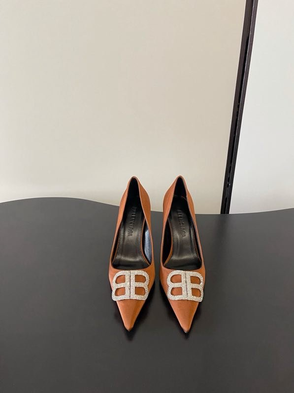 Туфли на высоком каблуке с острым носком фото 5