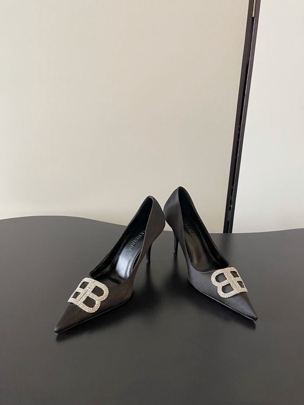 Туфли на высоком каблуке с острым носком фото 7