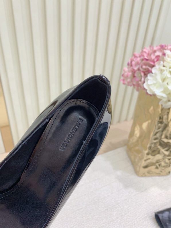 Туфли на высоком каблуке с острым носком фото 8