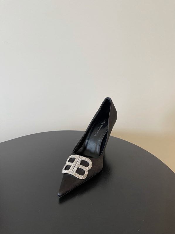 Туфли на высоком каблуке с острым носком фото 9