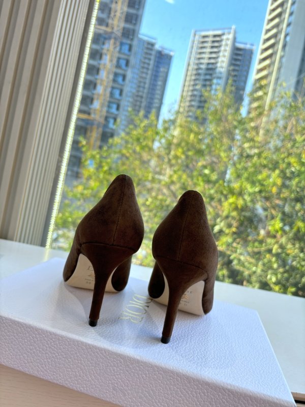 Туфлі на високому підборах з гострим носком фото 9