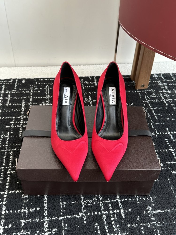 Shoes on high heel women's