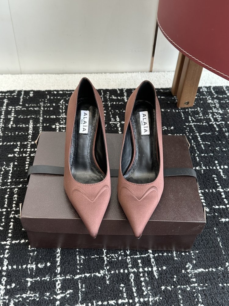 Туфлі на високому підборах жіночі