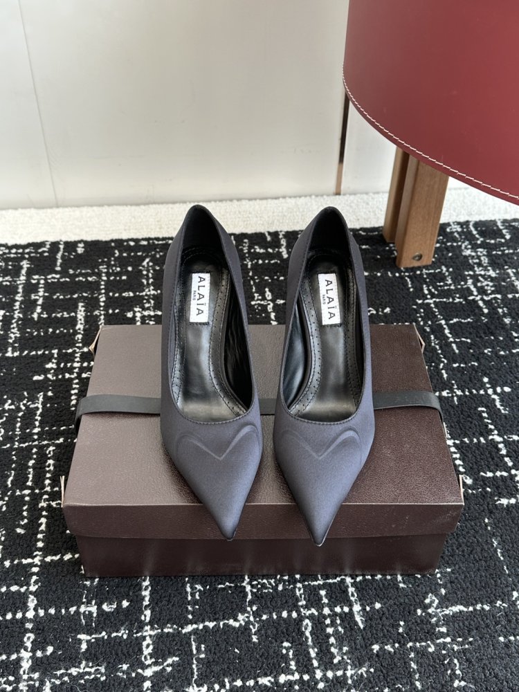 Туфлі на високому підборах жіночі