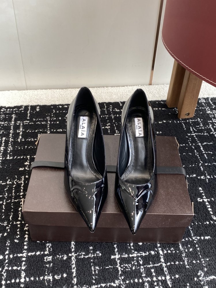 Туфлі на високому підборах жіночі