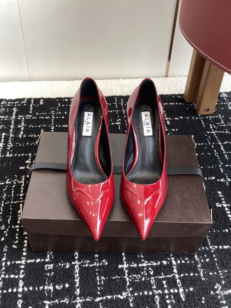 Туфлі на високому підборах жіночі