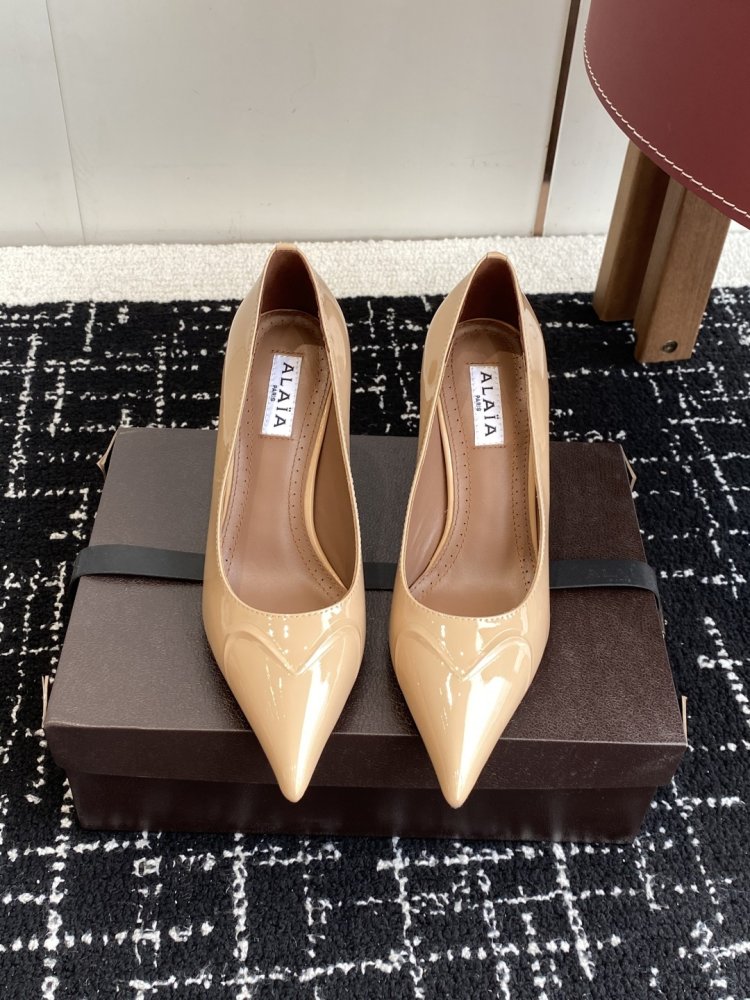 Туфлі на високому підборах жіночі