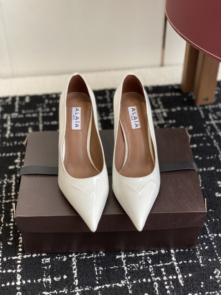 Туфлі на високому підборах жіночі