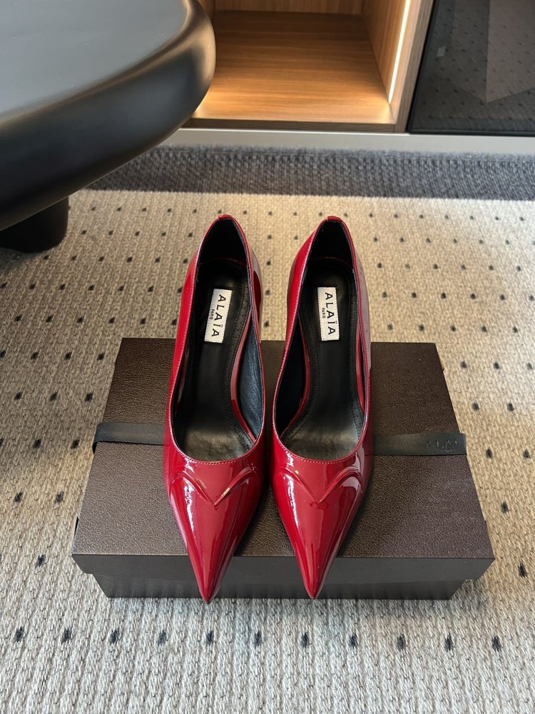 Туфлі на високому підборах