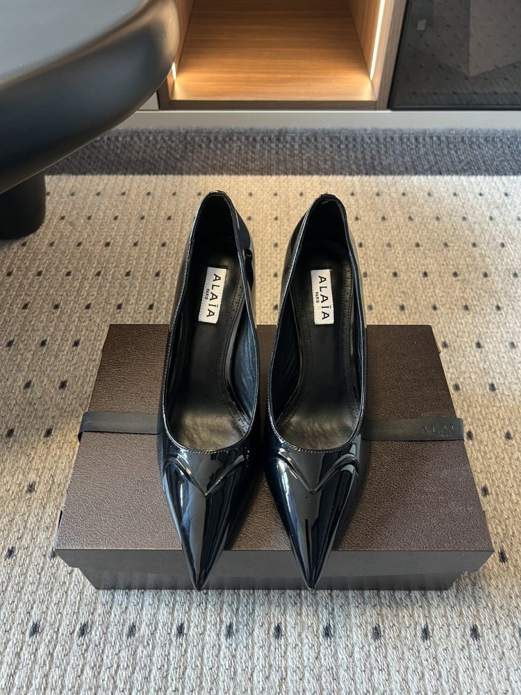 Туфлі на високому підборах