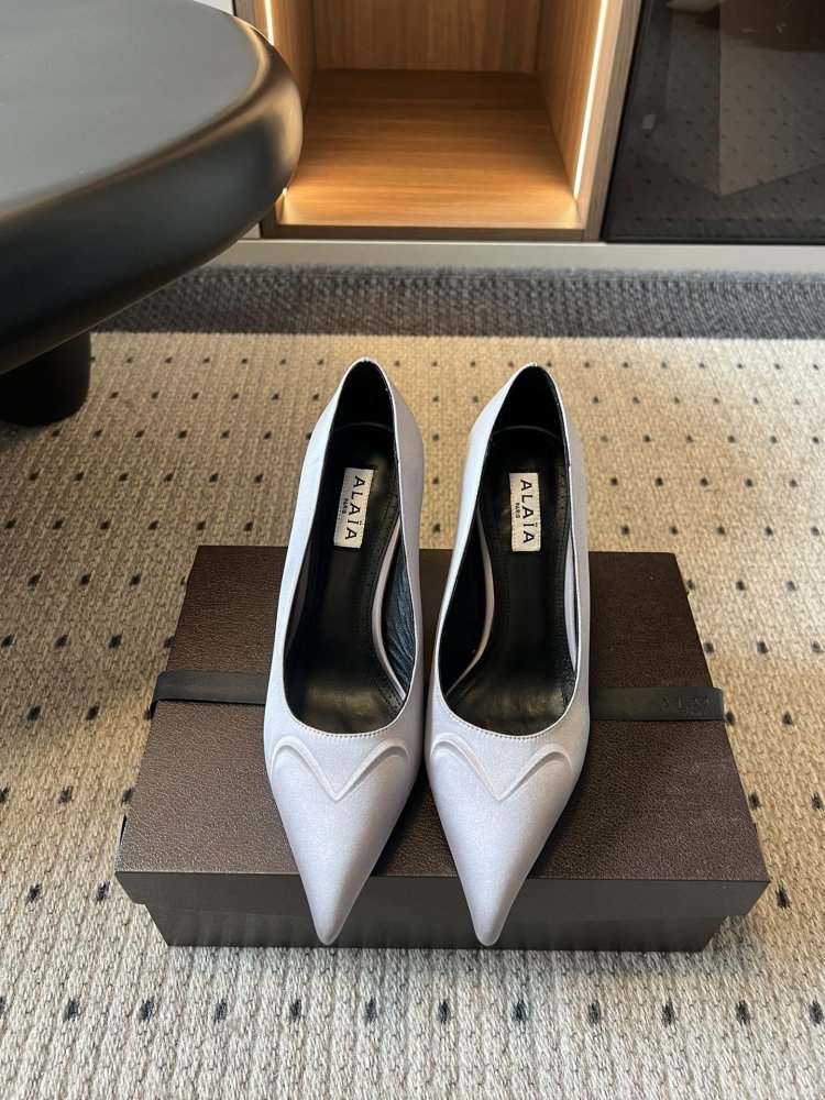 Туфлі на високому підборах