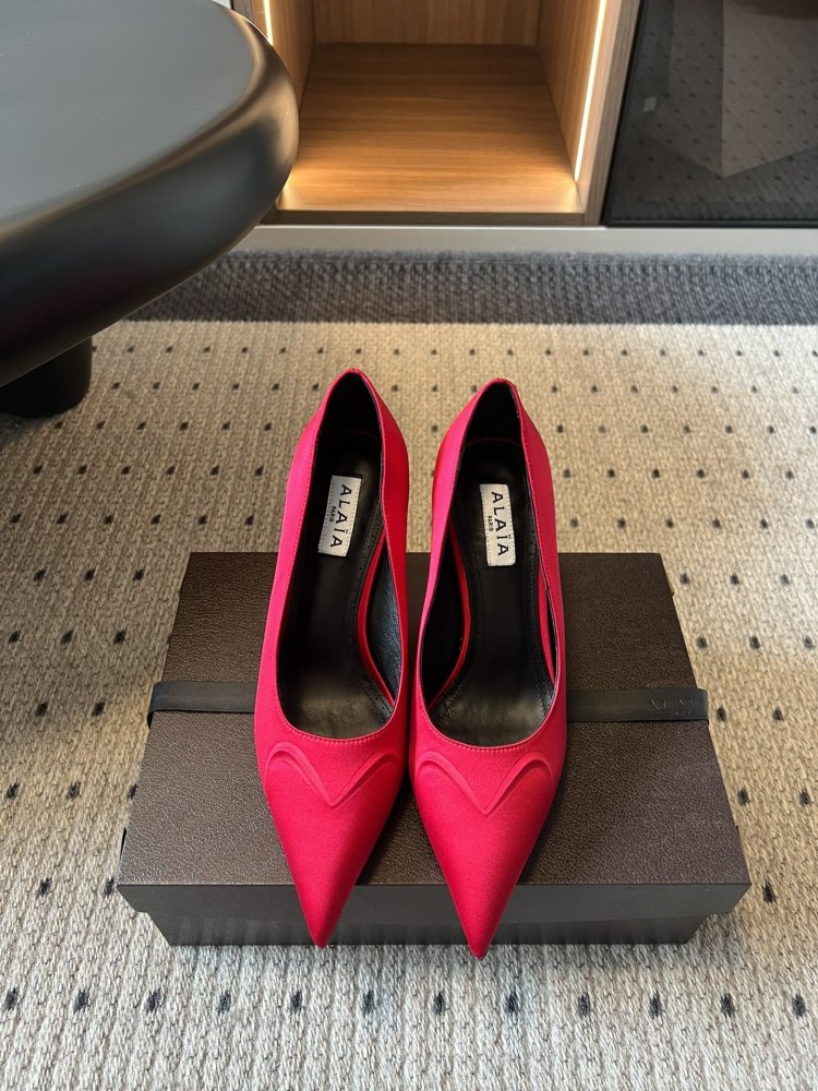 Туфлі на високому підборах