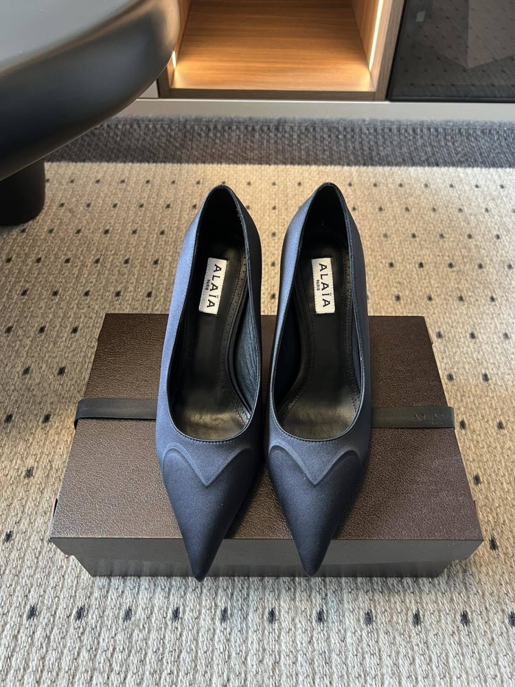 Туфлі на високому підборах