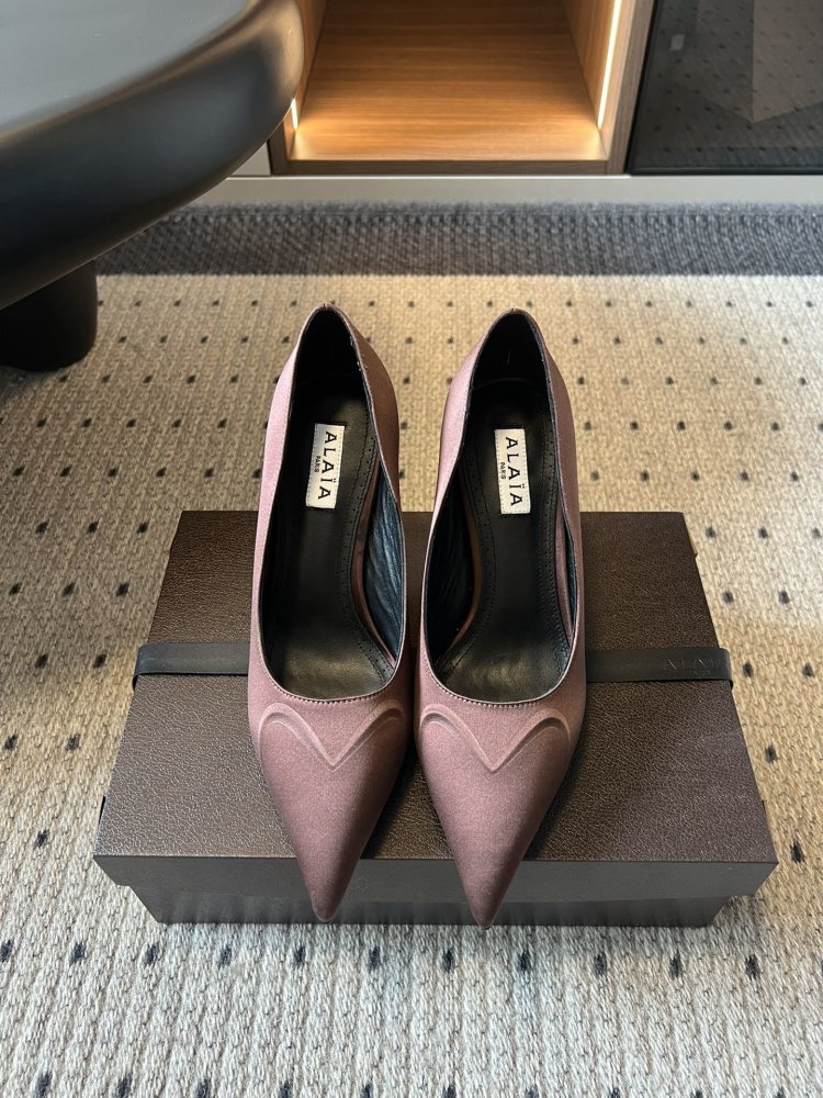 Туфлі на високому підборах