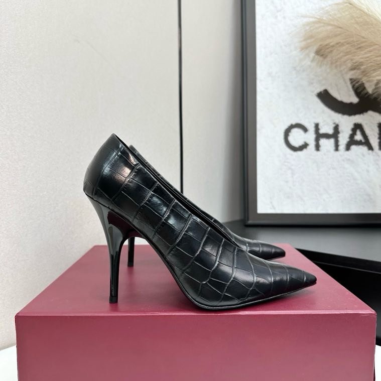 Туфлі на високому підборах