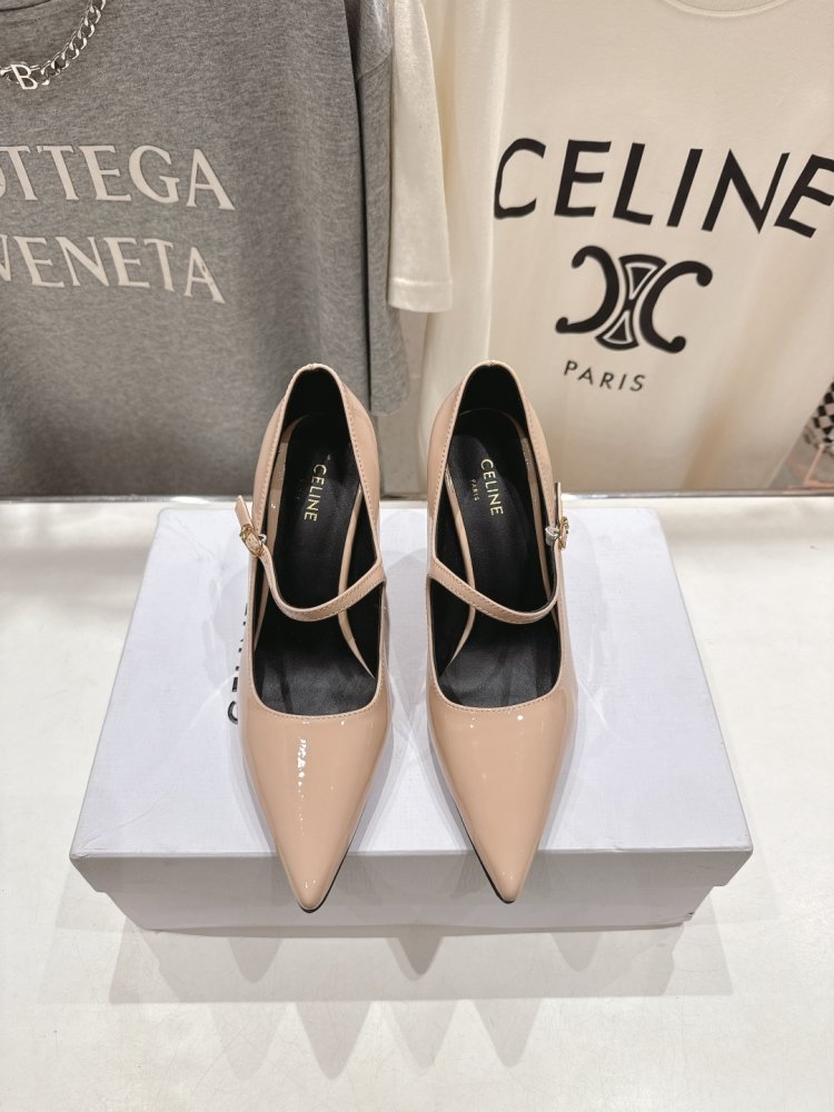 Туфли на высоком каблуке