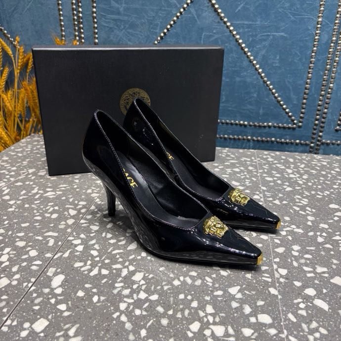 Туфли на высоком каблуке