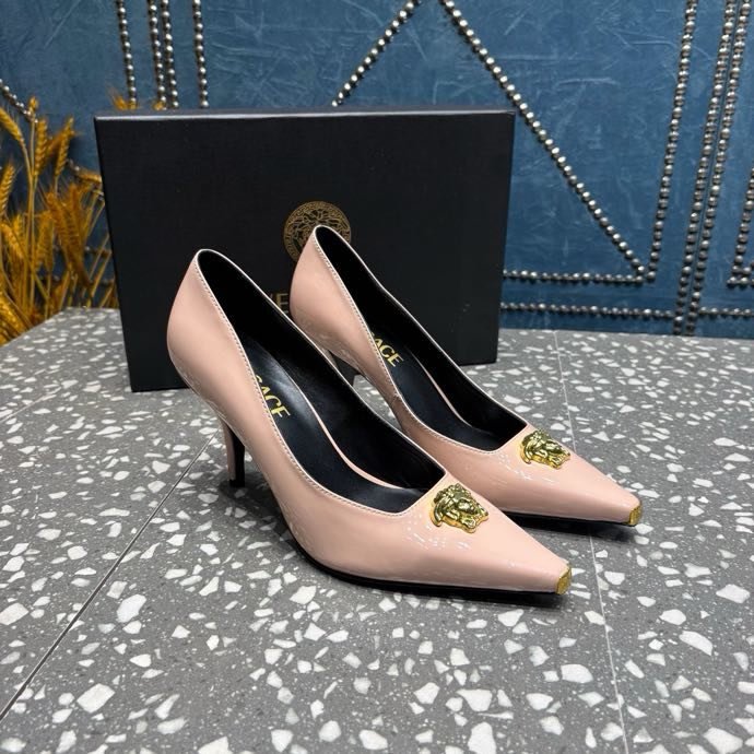 Туфли на высоком каблуке