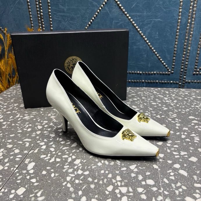 Туфли на высоком каблуке