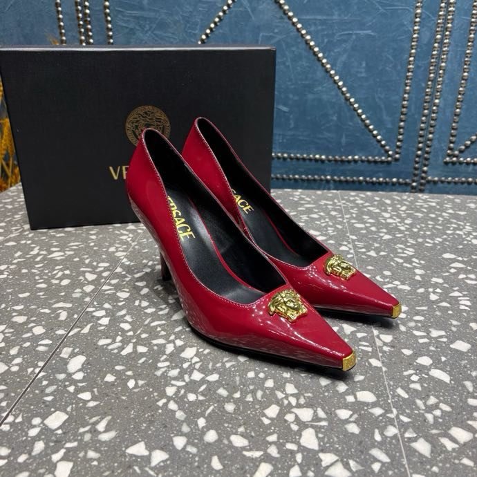 Туфли на высоком каблуке