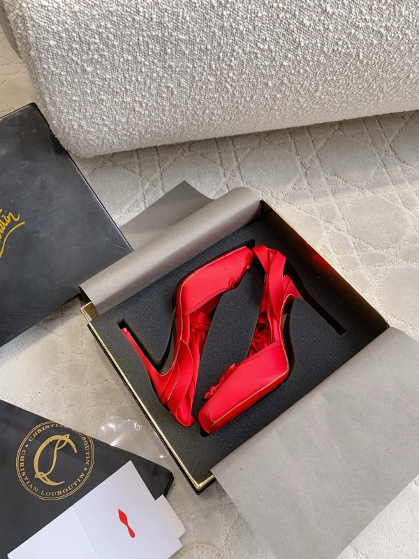 Shoes on high heel