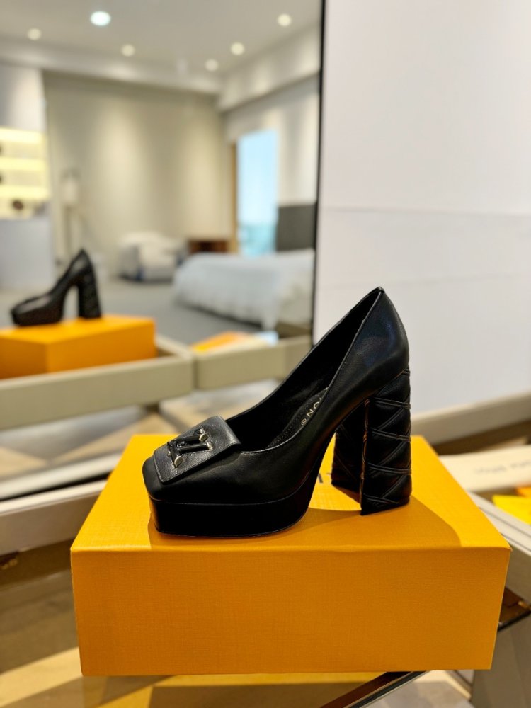 Shoes on high heel