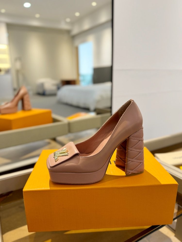 Shoes on high heel