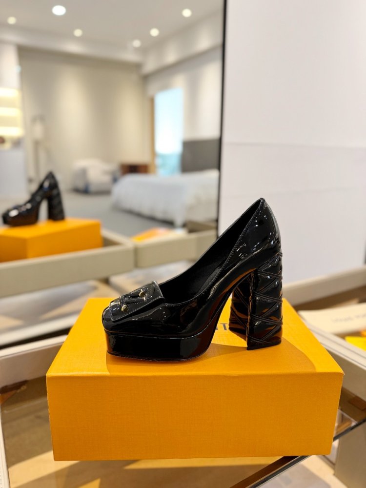 Shoes on high heel