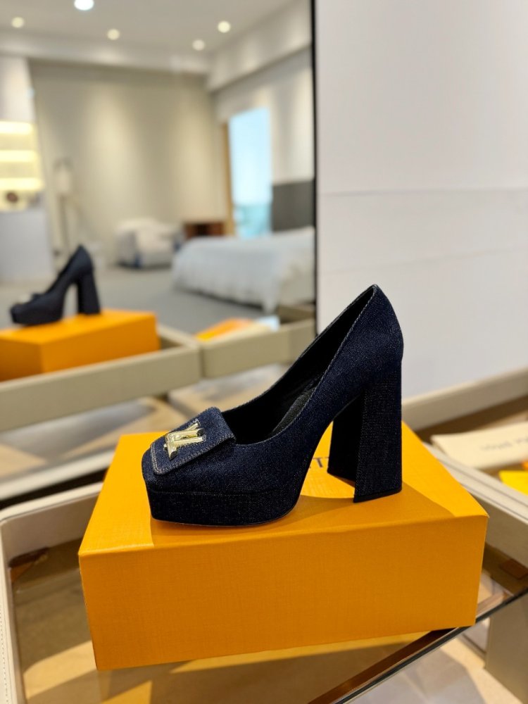 Shoes on high heel