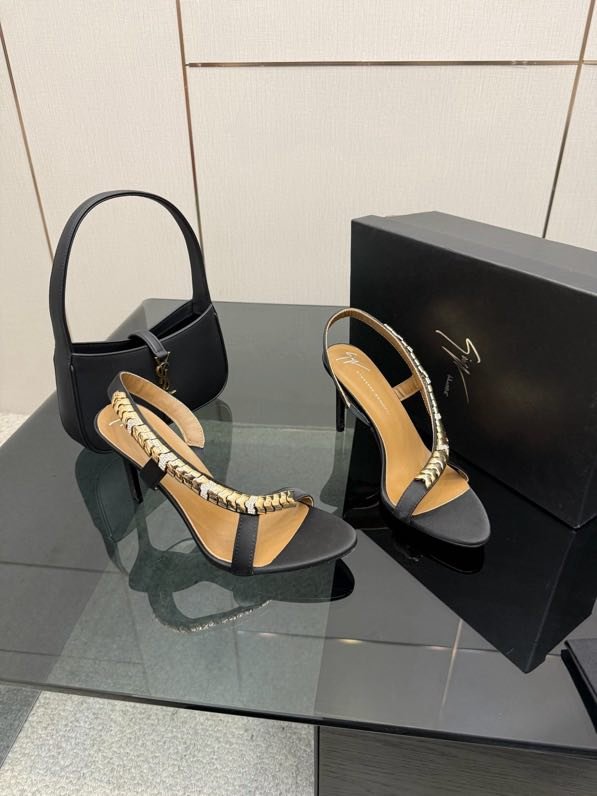 Туфлі на високому підборах фото 2