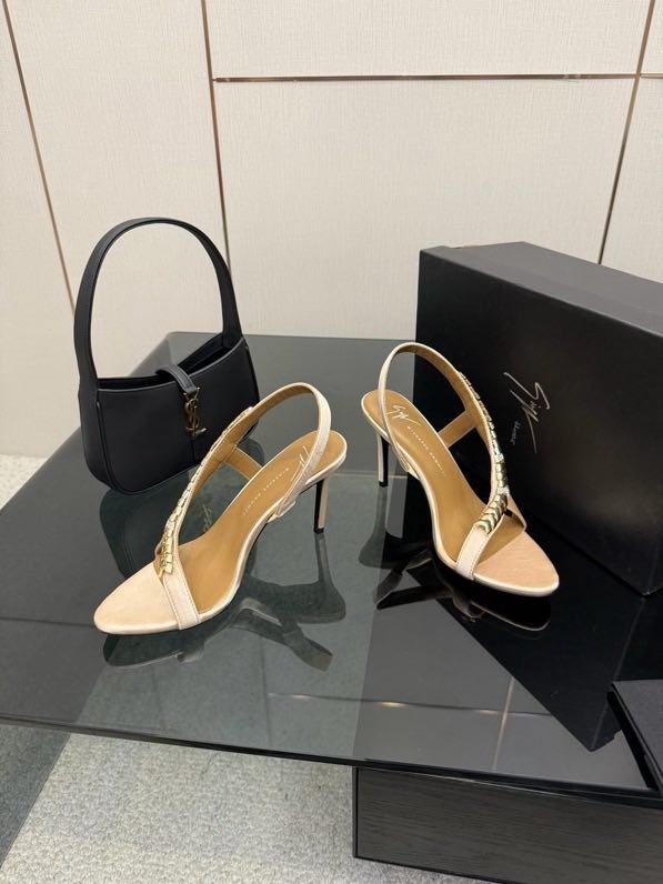 Туфлі на високому підборах фото 2