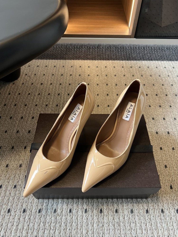 Shoes on high heel фото 3