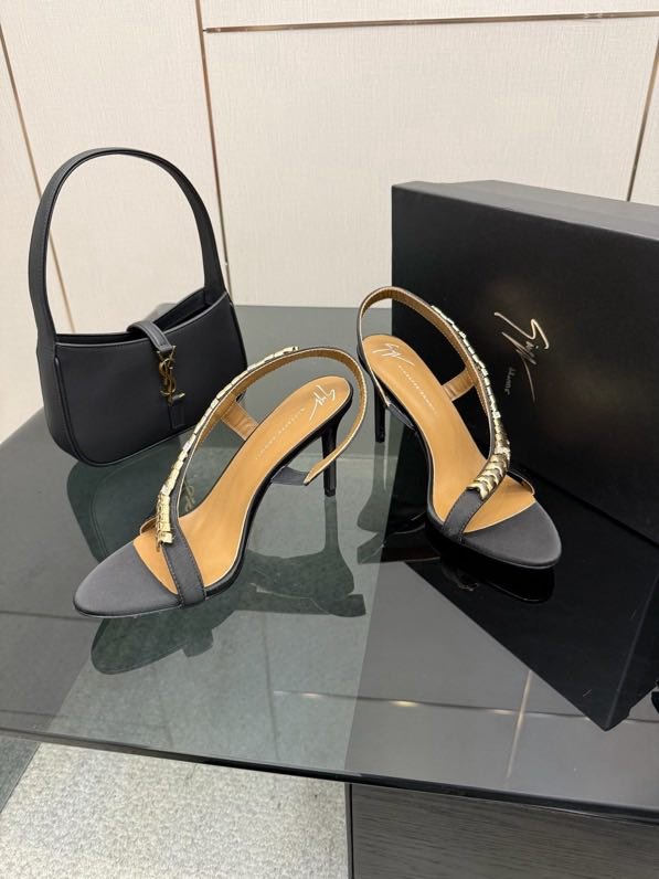 Туфлі на високому підборах фото 3