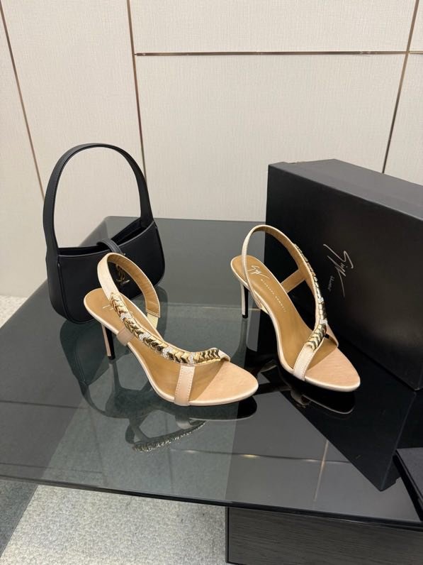 Туфлі на високому підборах фото 3