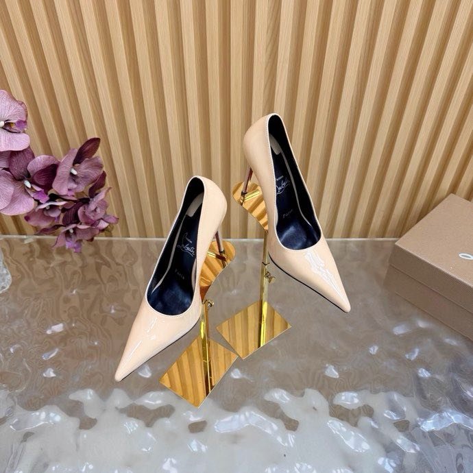 Туфли на высоком каблуке фото 3