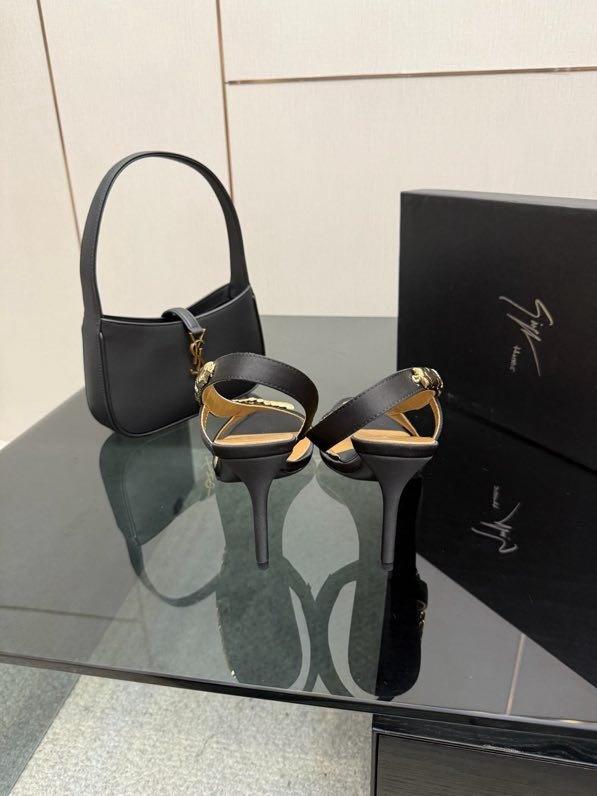 Туфлі на високому підборах фото 4