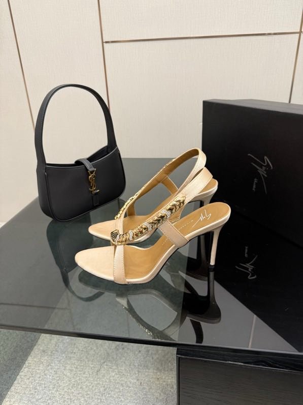 Туфлі на високому підборах фото 4