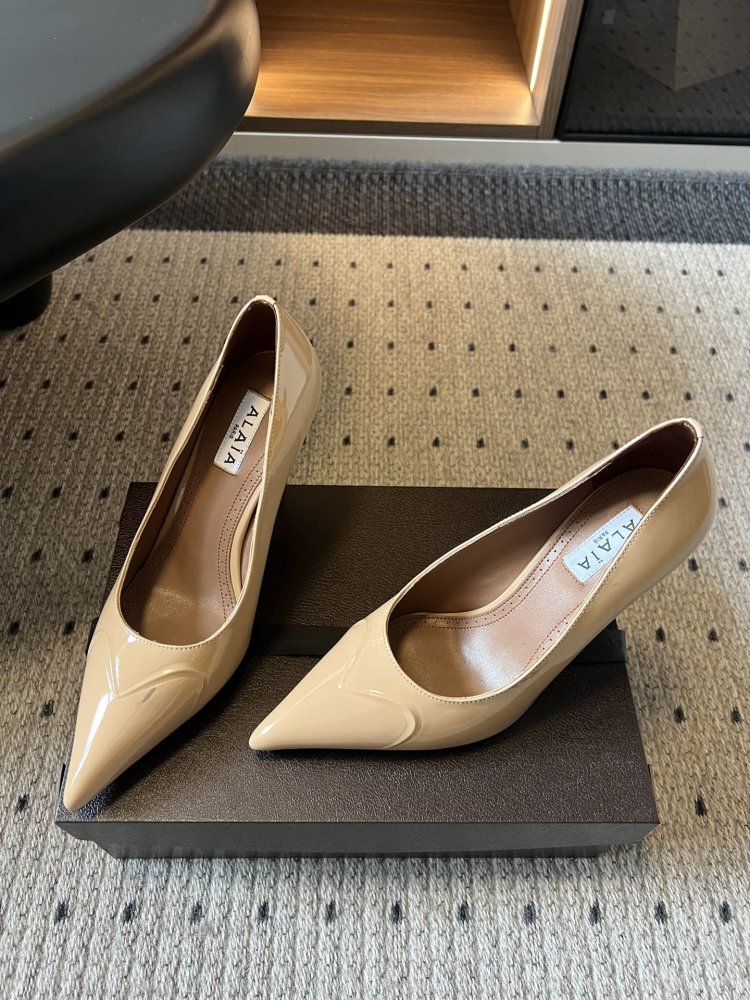 Shoes on high heel фото 5