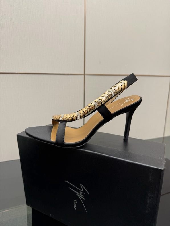 Туфлі на високому підборах фото 5