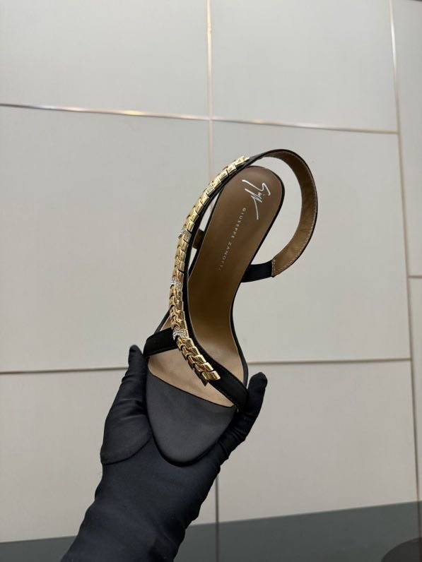 Туфлі на високому підборах фото 6