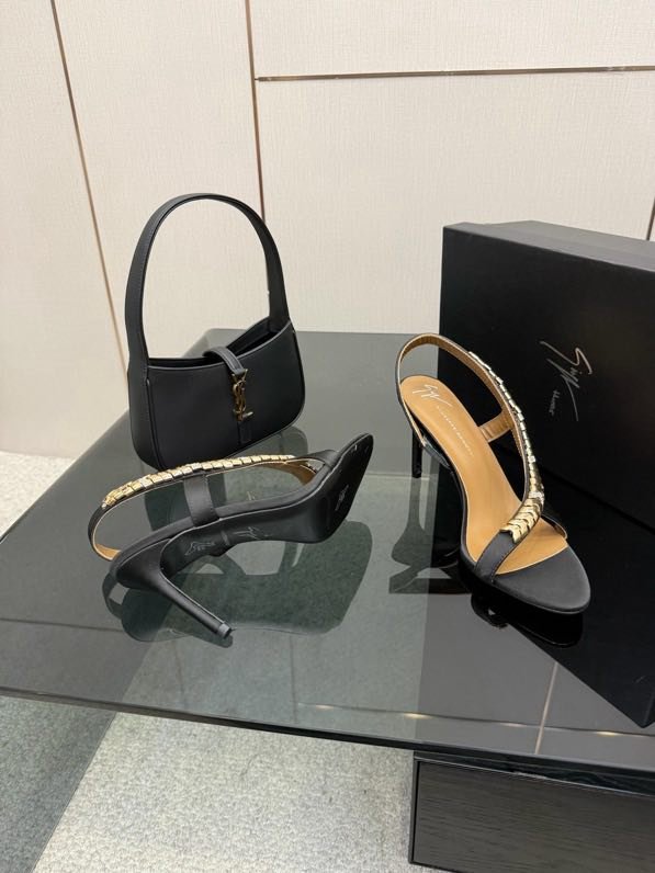 Туфлі на високому підборах фото 7