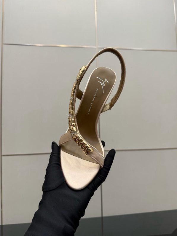 Туфлі на високому підборах фото 7