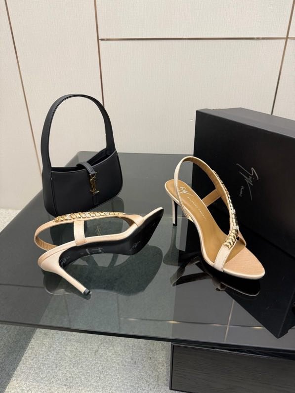 Туфлі на високому підборах фото 8