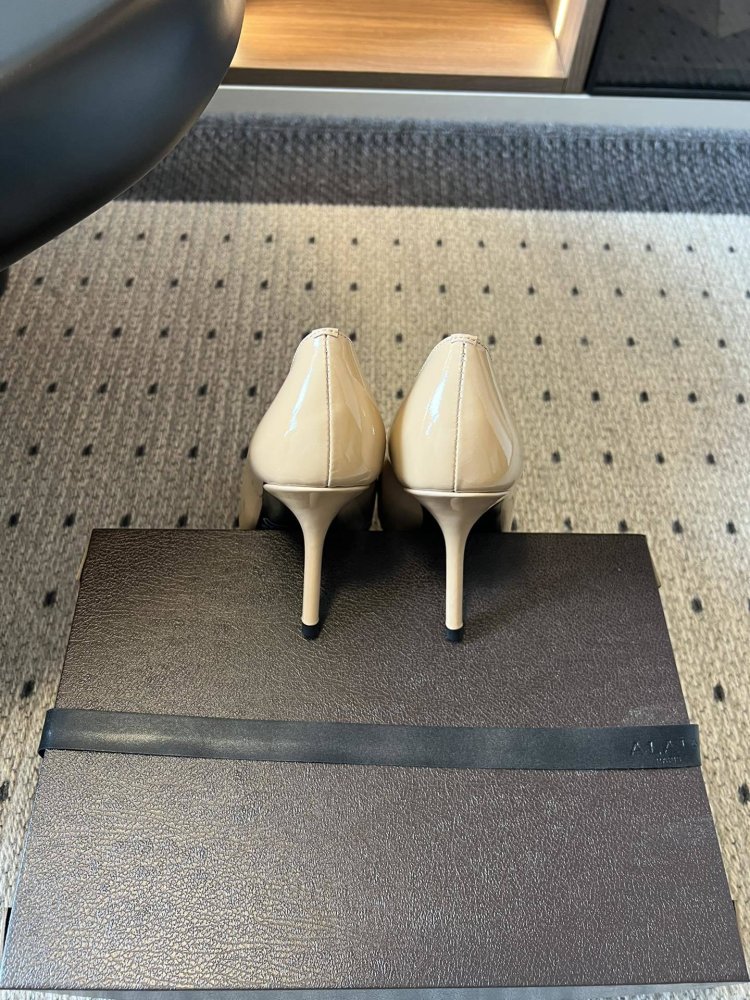 Shoes on high heel фото 9