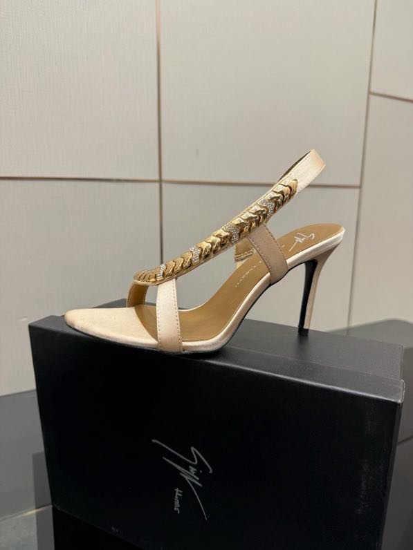 Туфлі на високому підборах фото 9